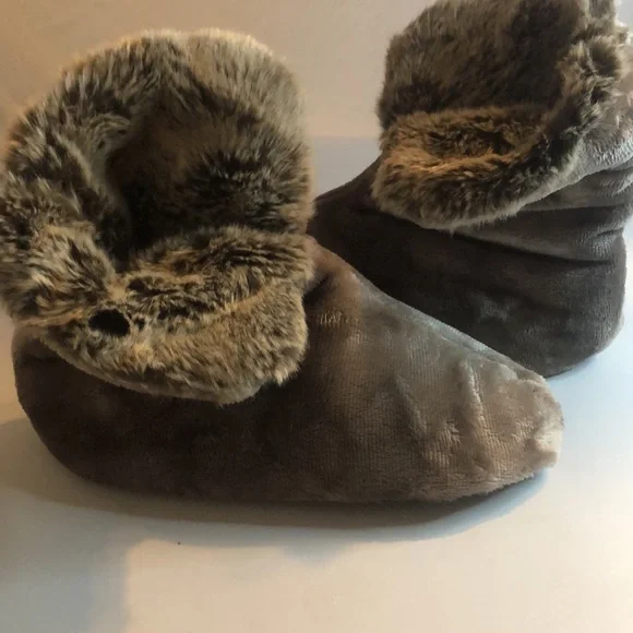 Woman’s fur slippers - Picture 6 of 8